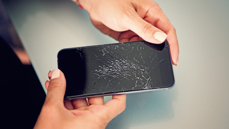 ทำไมมือถือพัง? 10 ปัญหาที่ลูกค้าเดินเข้าร้านบ่อยที่สุด